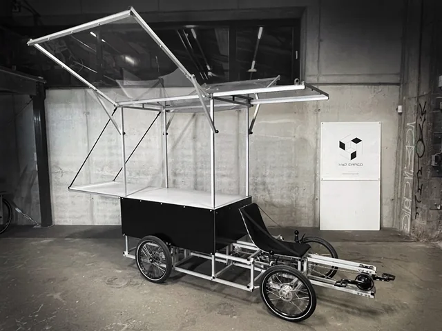 XYZ CARGO FOURWHEELER - with extendable roof and table
